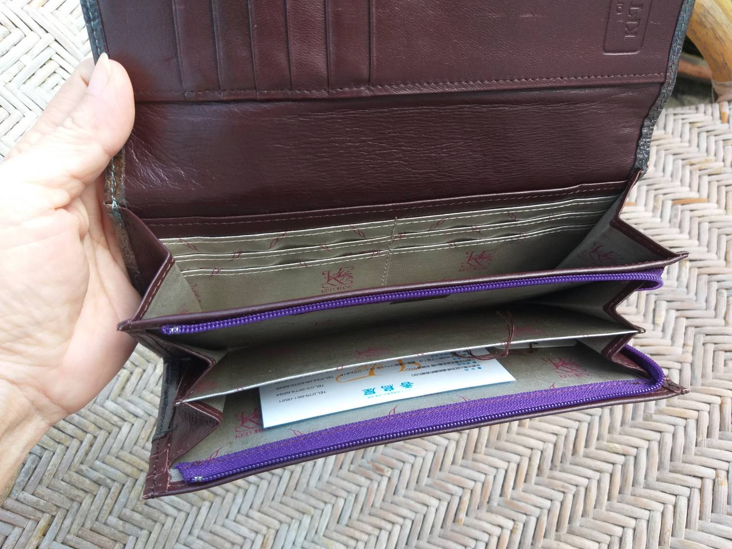 กระเป๋าสตางค์ KATORINE หนังแก้วดอกกุหลาบ สวยมาก (ของใหม่)