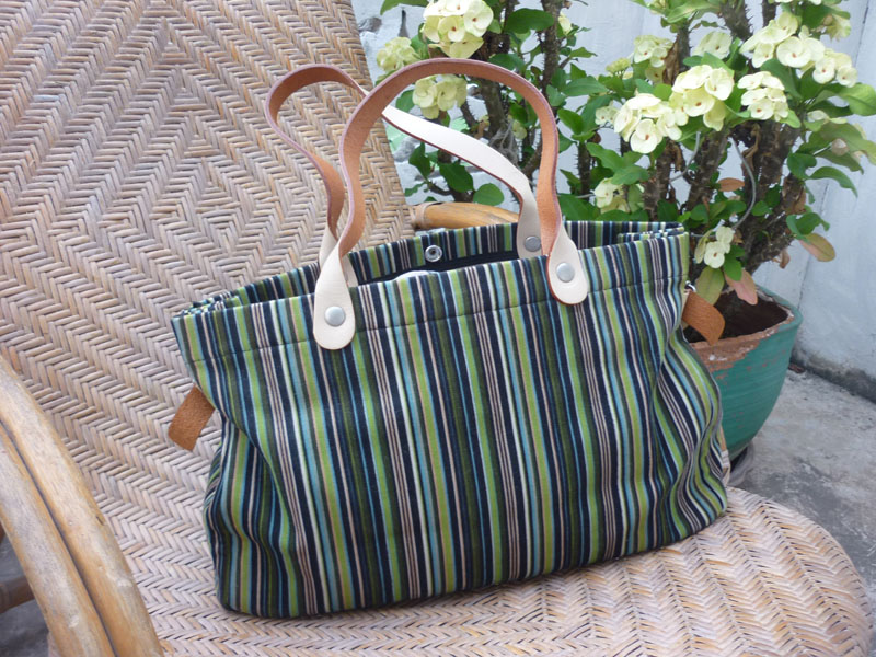 กระเป๋าหิ้วทรงสวย SAC ผ้ากำมะหยี่ สวยมากๆ /ของใหม่/