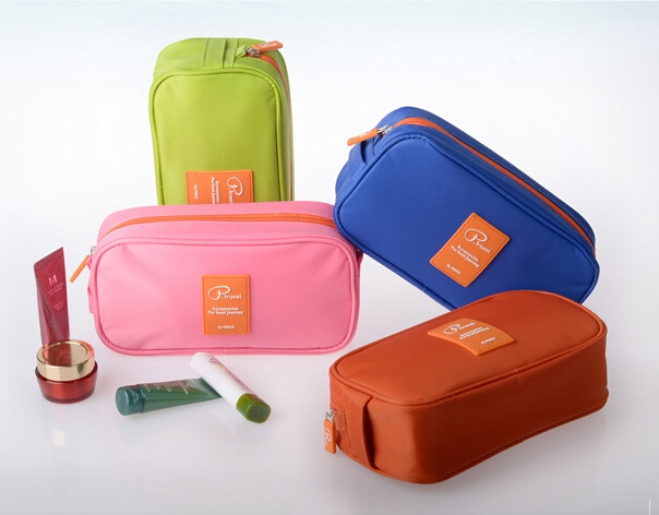 กระเป๋าใส่อุปกรณ์อิเล็กทรอนิกส์ กระเป๋าไอที หรือปรับเป็นใส่เครื่องสำอางก็ได้ ผลิตจากไนล่อนกันน้ำคุณภาพดีมี 4 สีให้เลือก