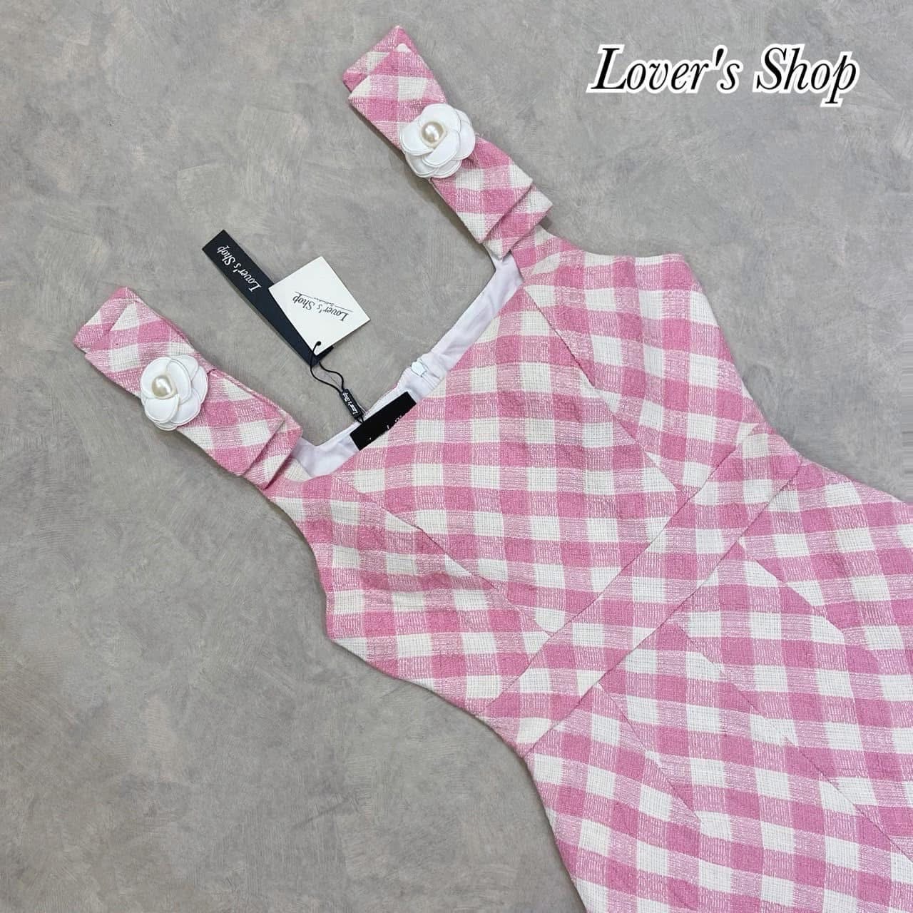 จั้มสูทกางเกงลายสก๊อต ตรงช่วงบ่าทำเป็นโบว์สำเร็จ ประดับดอกไม้ ดีเทลทรงพอดีตัว ใส่สบาย : สินค้าคุณภาพ (พร้อมส่ง)