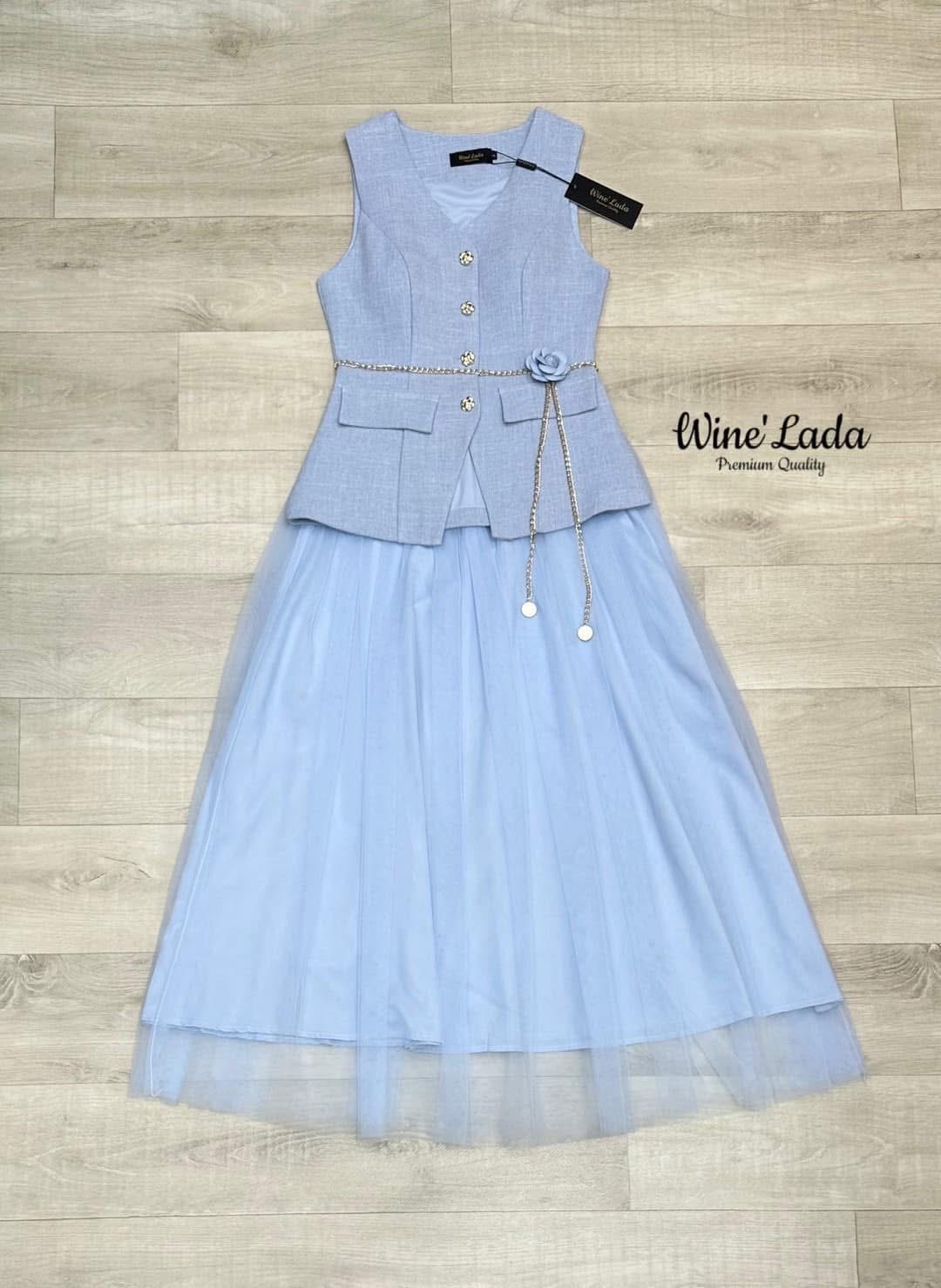 Set 4 Pcs. เช็ทเสื้อแขนกุดกระดุมหน้า เนื้อผ้ามีเทคเจอร์ มาพร้อมกระโปรงมุ้งสีเข้าเซ็ท มีเข็มกลัดดอกไม้และเข็มขัดโซ่ เพิ่มความลัคซู ทรงสวย เป๊ะ สวยหรู ดูแพง มากค่ะ ใส่แล้วผอมเพียว ซับในทั้งตัว ใส่สบาย : สินค้าคุณภาพ (พร้อมส่ง)