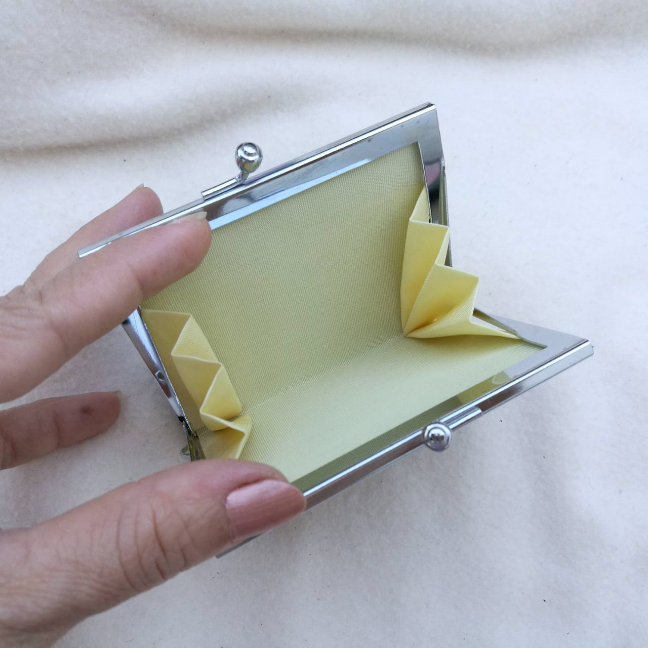 กระเป๋าสตางค์ ใส่เหรียญ ใส่ของจุกจิก (ของใหม่)