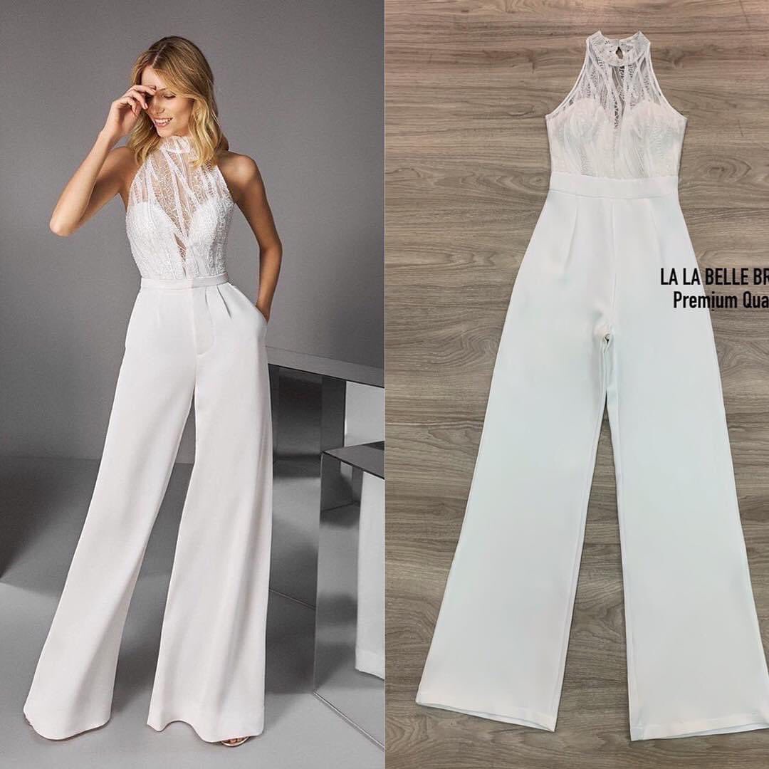 จั้มสูทกางเกงขายาวคอตั้งซีทูลูกไม้ ลายเส้นอกหัวใจเสริมฟองน้ำแน่นๆเอวเข้ารูป กางเกงขายาวผ้าพื้นมีกระเป๋ากางเกง2ข้าง มีซับในอัดกาวอย่างดี . สินค้าคุณภาพ (พร้อมส่ง)