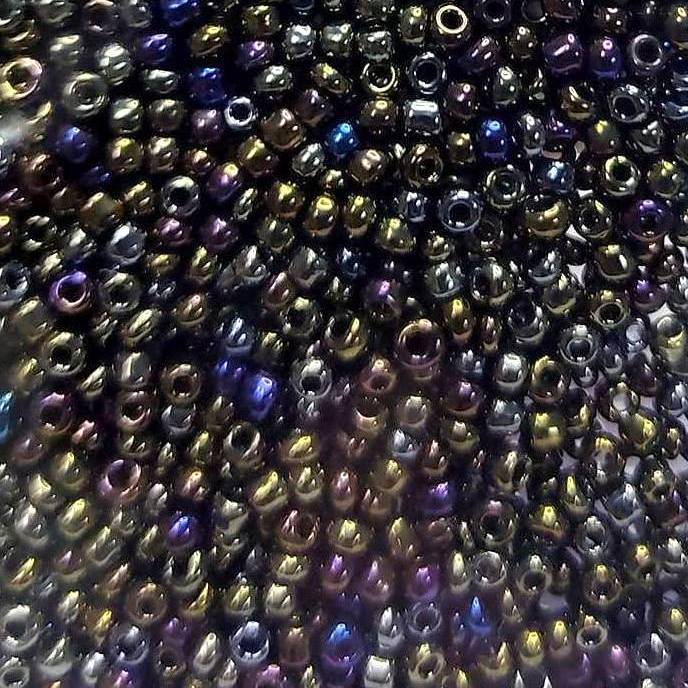 SB11-459 ซีดบีดไซส์เล็ก 2 มิล. โทนสีเมทาลิก Green Tinged Hematite Iris (20 กรัม)