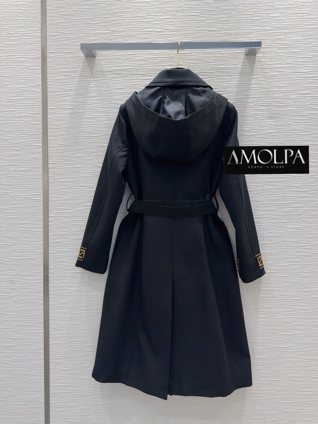 โค้ชตัวยาวจากแบรนด์ FENDI งานHIEND สุดๆ ห้ามพลาด งานดีสุดๆ ค่ะ ใส่แล้วสวย หรู ไฮโซ มาก เป๊ะ เก็บเลยค้า ไม่มีผิดหวัง ใส่สบาย : สินค้าคุณภาพ (พร้อมส่ง)