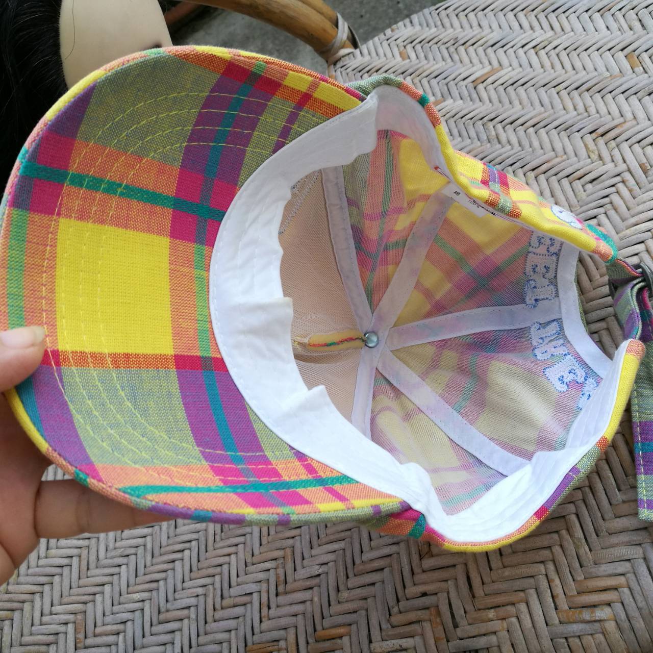 หมวกแก๊ปสีสวย ปักหน้าหมวก CAKE