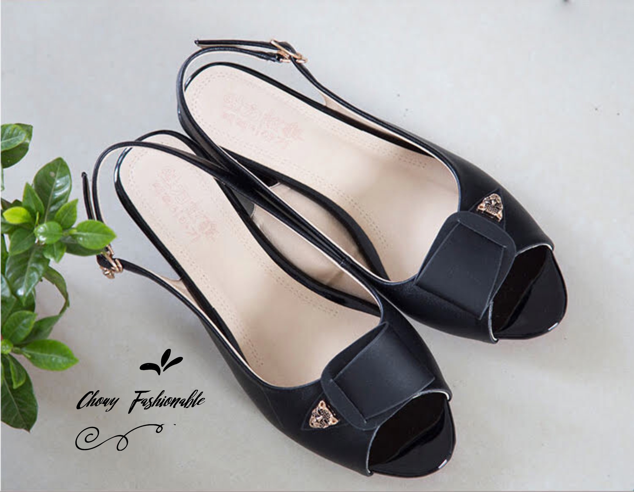 รองเท้าไซส์ใหญ่ 41-44 EU รองเท้ารัดส้น ส้นตึก 1.5 นิ้ว หนังแท้ งานนำเข้าเกาหลี ไซส์ใหญ่ สีดำ CHOWY KR0400BL