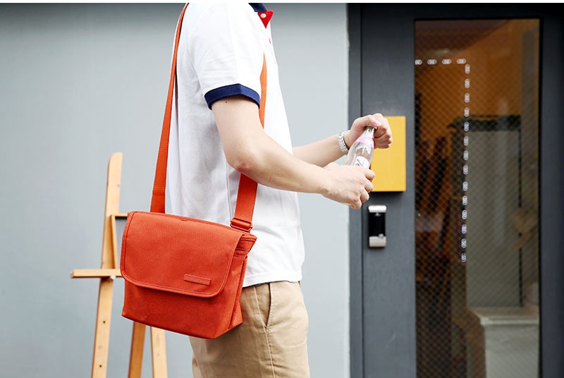 DINIWELL 2 Way MESSENGER BAG เป็นได้ทั้งสะพายข้าง-ไหล่ และสะพายหลัง ขนาดใหญ่ ใส่ได้ทั้งทำงาน ท่องเที่ยว ช่องเยอะ น้ำหนักเบา ผลิตจากไนล่อนคุณภาพสูง กันน้ำ มี 4 สีให้เลือก
