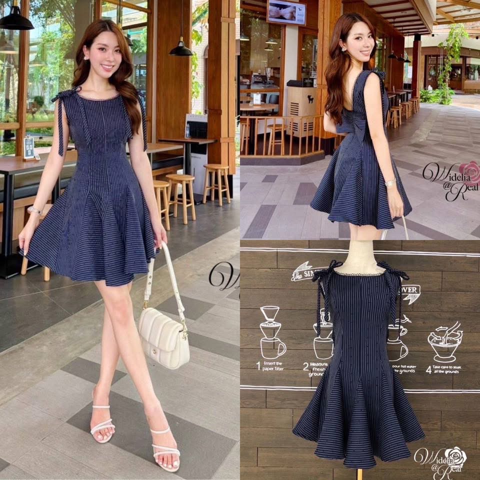 Dress เดรสแขนกุดไหล่เย็บโบว์ ด้านหลังเว้าหลัง เย็บโบว์หลัง ซิปหลัง ช่วงกระโปรงบานย้วยฟูเป็นช่อๆ เนื้อผ้าลายริ้ว พิมพ์ลายโบว์เล็กๆ ใส่สบาย : สินค้าคุณภาพ (พร้อมส่ง)