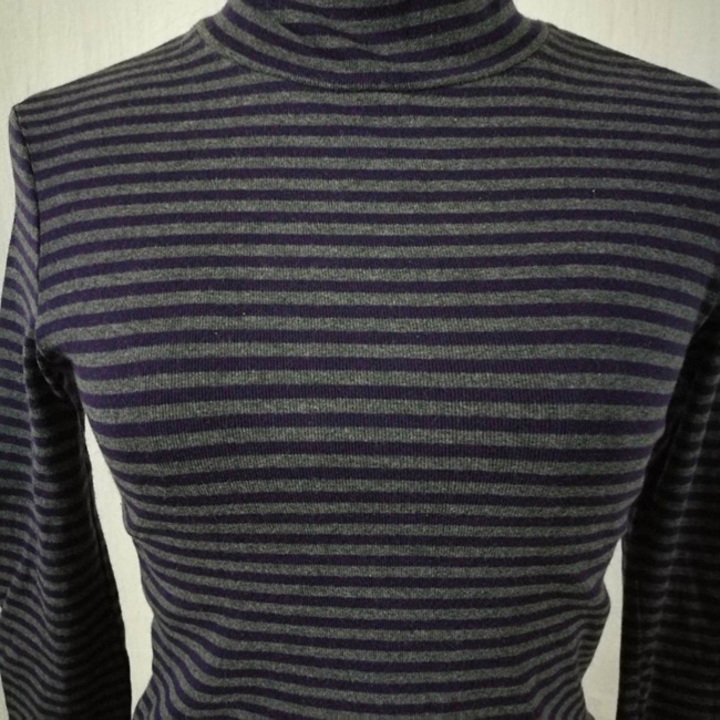 เสื้อคอเต่า Uniqlo ไซด์ S ผ้าดีมาก (ของใหม่)