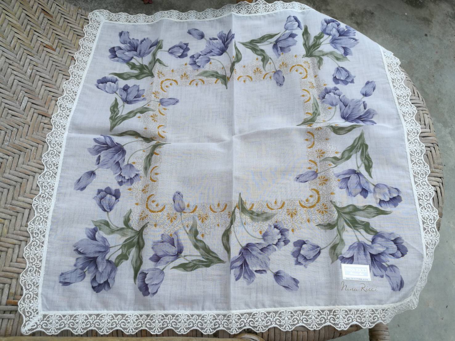 ผ้าเช็ดหน้า NINA RICCI ขอบลูกไม้ สวยมากก
