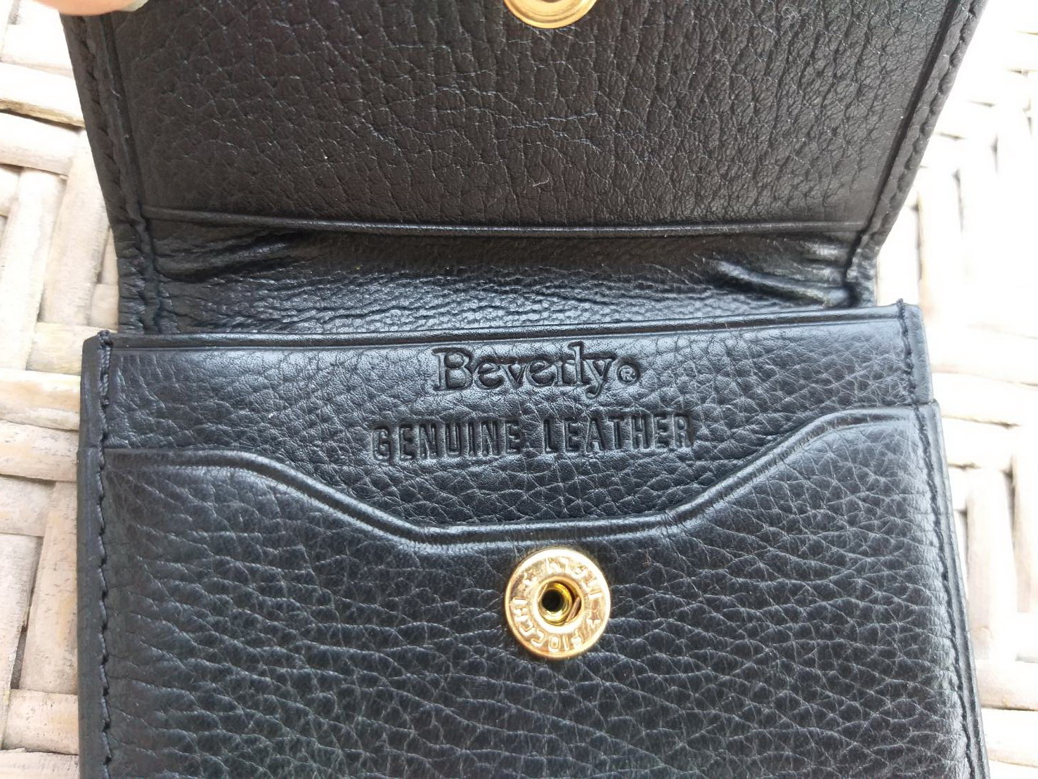 กระเป๋าหนังแท้ ใบน้อยๆ น่ารัก (ของใหม่)