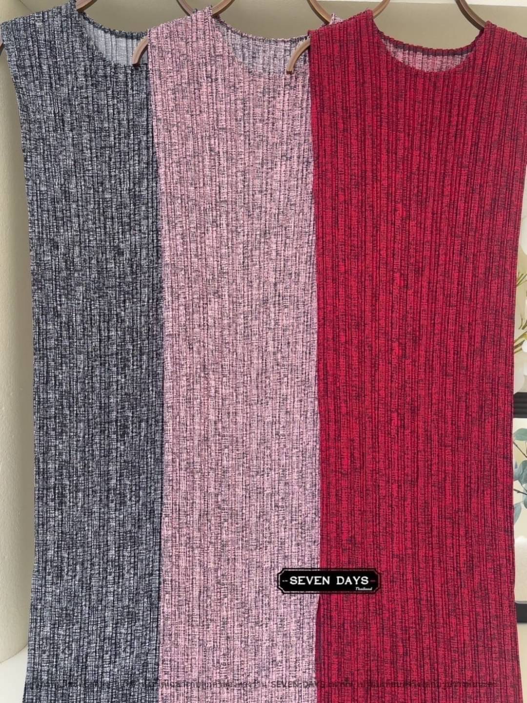 ชุดเดรสยาวผ้าอัดพลีททั้งตัวอย่างดี ลายเรียบหรูสวย เนื้อผ้าทิ้งตัวและอยู่ทรงตามแบบฉบับงานแบรนด์ ใส่สบาย สินค้าคุณภาพ (พร้อมส่ง)