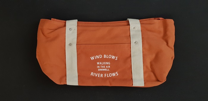 กระเป๋าสะพายผ้าแคสวาส เสียบกระเป๋าเดินทางได้ มีช่องใส่สองชั้นบน-ล่าง กระเป๋าเล็กแยก เหมาะมากสำหรับเดินทาง ท่องเที่ยว มี 7 สีให้เลือก