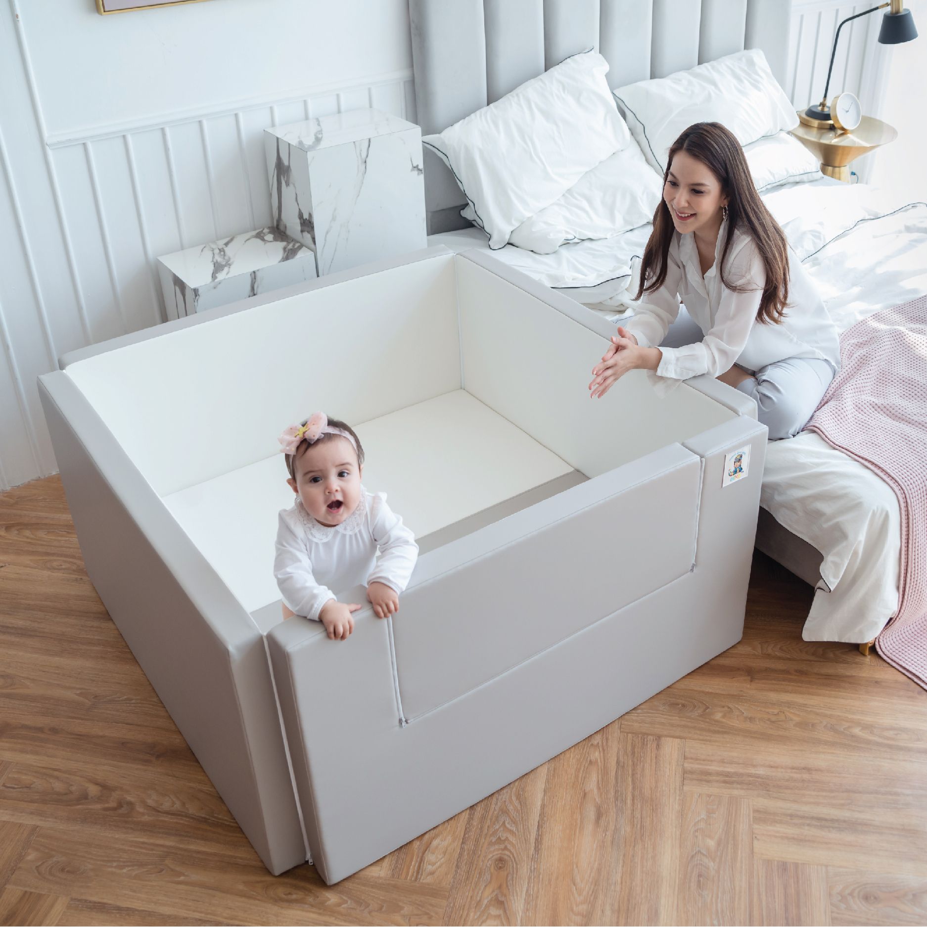 Geko คอกกั้น คอกกั้นเด็กปลอดสารพิษ รุ่นหนังPU และ หนัง Silicone สีเทา-ขาว