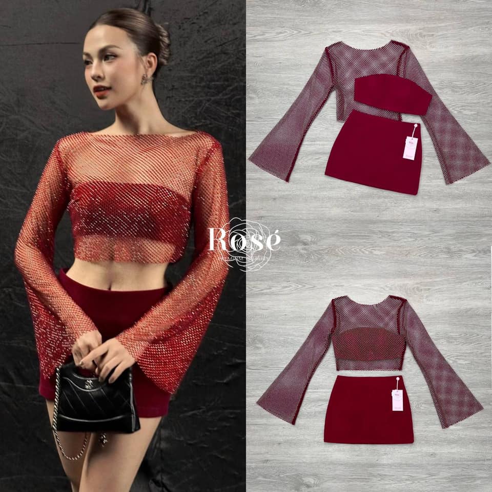 Set 3 ชิ้น เสื้อครอปแขนยาว เนื้อผ้ามีเพชรวิ้งหวับ + เกาะอกดตัวใน มีเสริมฟองน้ำ + กระโปรงเอวกึ่งต่ำ สวยเซ็กซี่ เจิดจริสในคืนคริสต์มาส ใส่สบาย : สินค้าคุณภาพ (พร้อมส่ง)