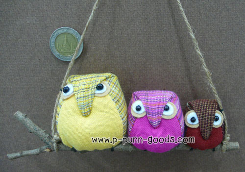 นกฮูก พ่อแม่ลูก เกาะกิ่งไม้ ที่แขวนประตู งานผ้าฝ้าย