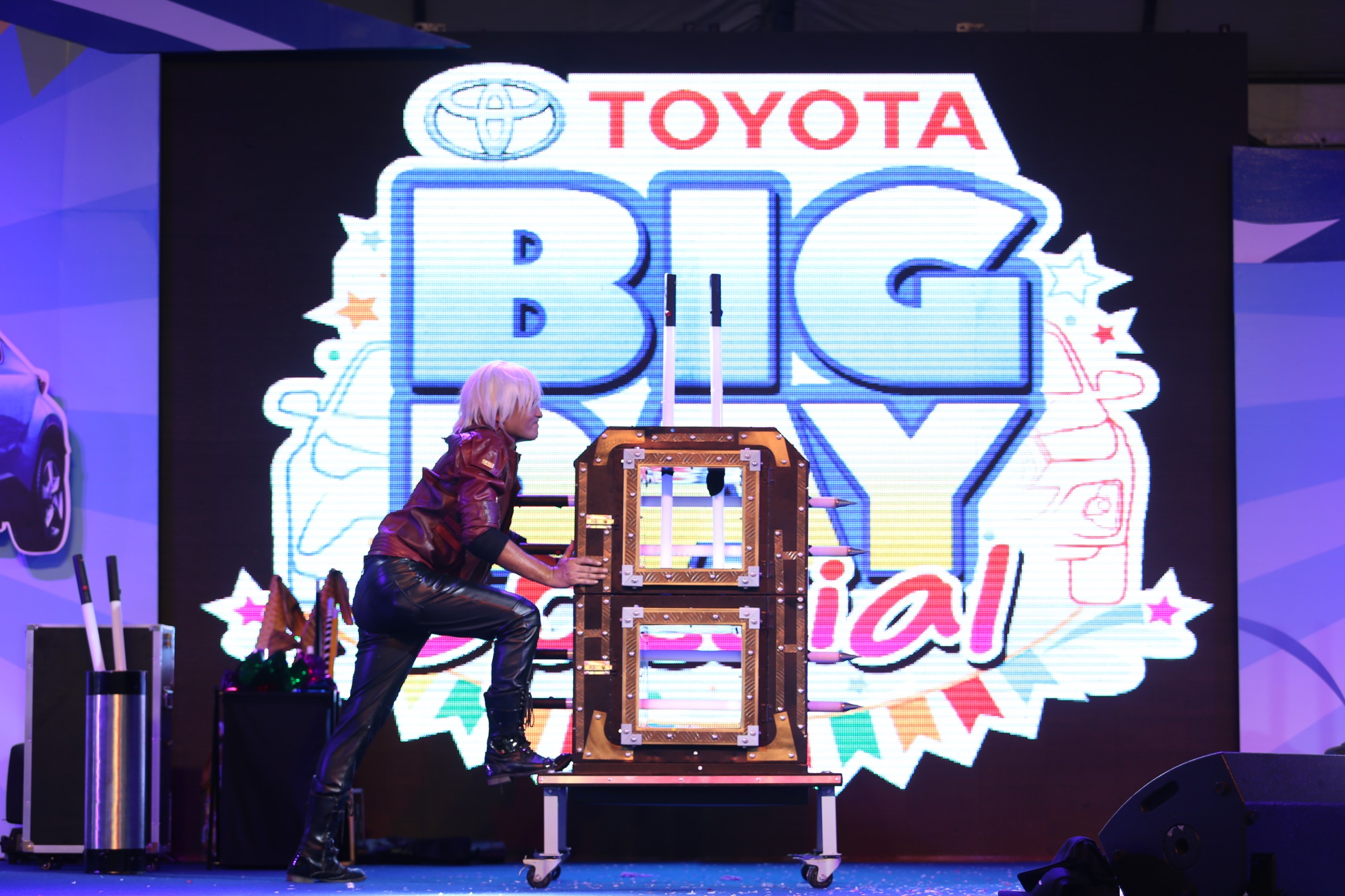 มายากล นักมายากล การแสดง โชว์ Magic Show "งาน TOYOTA BIG DAY" 26/05/2562