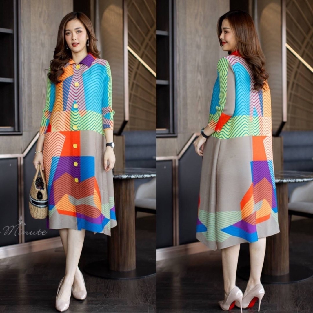 เดรสผ้าอัดพลีท Premium Pleatd Fabric ลวดลายผ้าผสมผสานลายเส้นกราฟิก ทำ ออกมาได้อย่างลงตัว : สินค้าคุณภาพ (พร้อมส่ง)