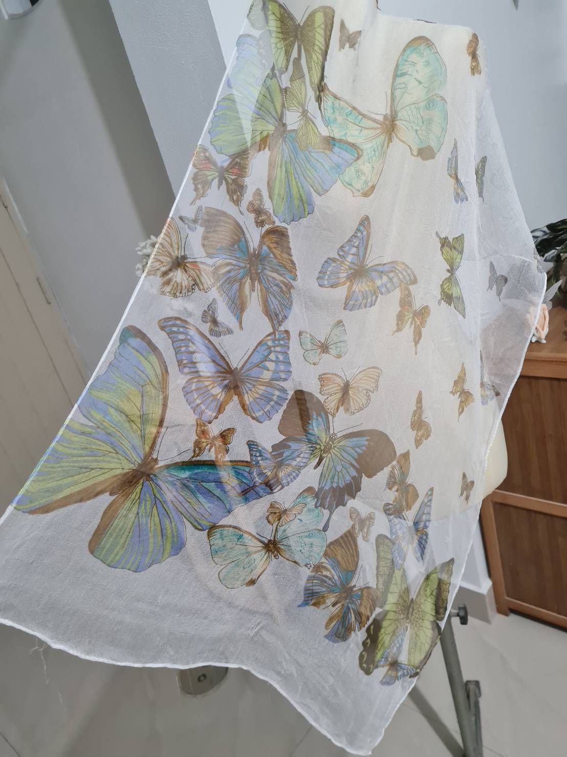 ผ้าคลุมไหล่ ผ้าพันคอ 100% Silk เนื้อซีทรู สวยมาก