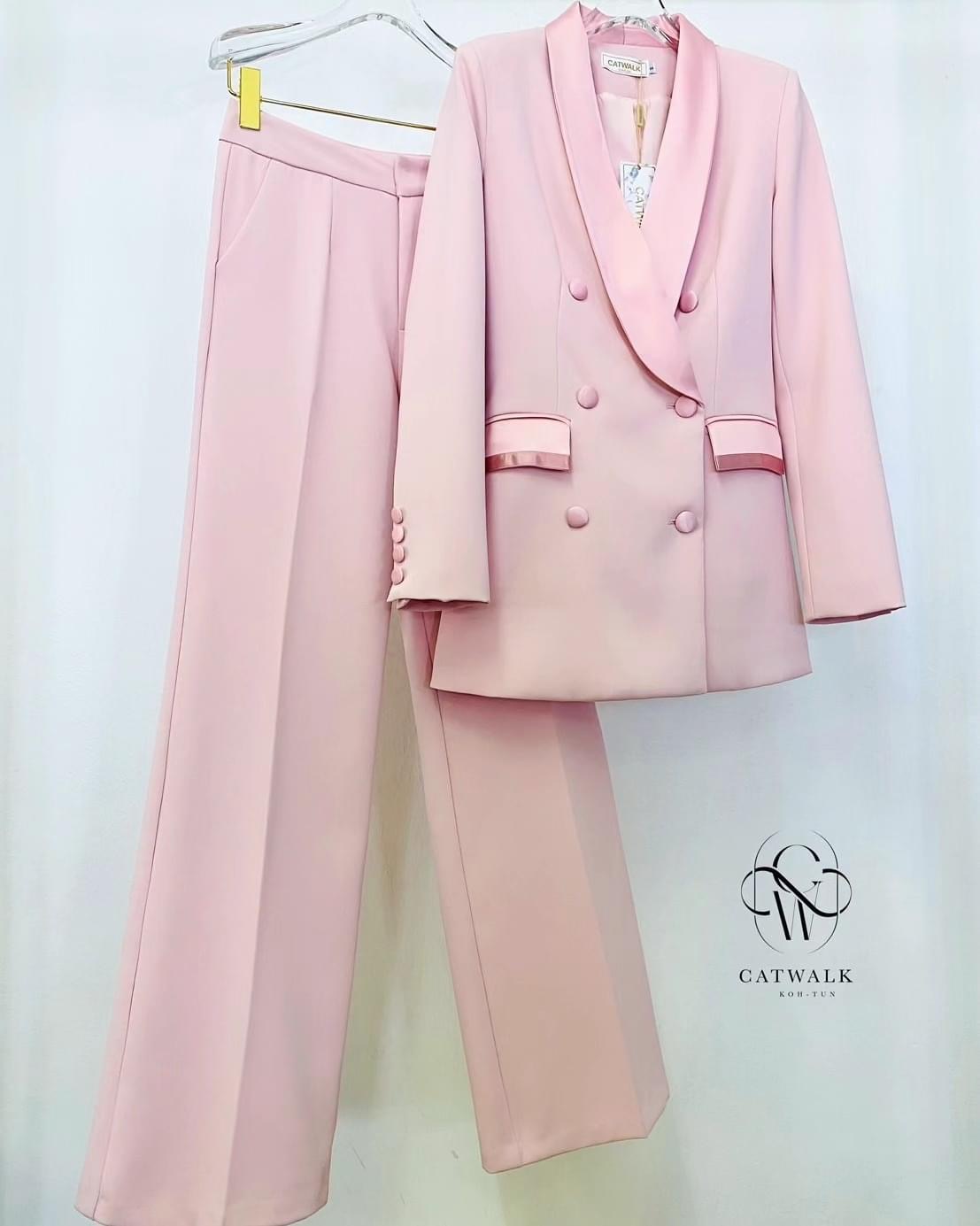 เซตสูทปกเลื่อม+กางเกงขาตรง เนื้อผ้าเกรดเอ เนื้อนุ่มเป็นทรงใส่สบาย ตัวสูทเป็นทรงเข้ารูป งานhiend ใส่สบาย สินค้าคุณภาพ (พร้อมส่ง)