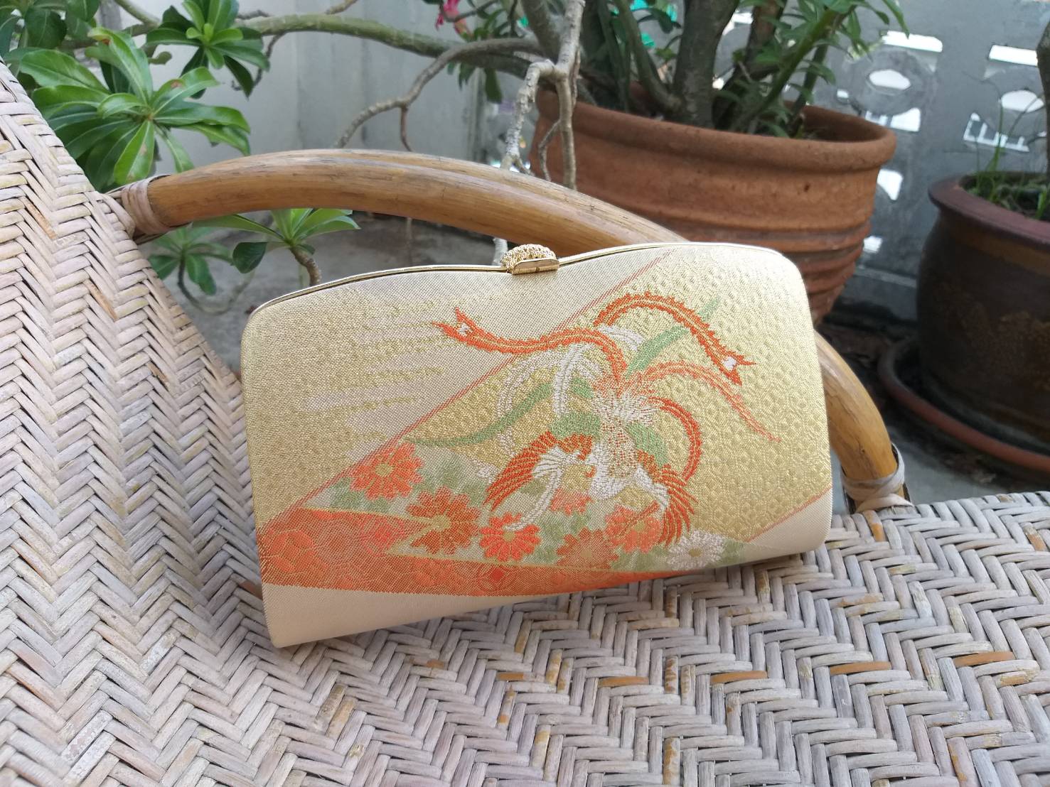 กระเป๋าออกงานผ้าทอดิ้นทอง สวยมากกกก (ของใหม่)