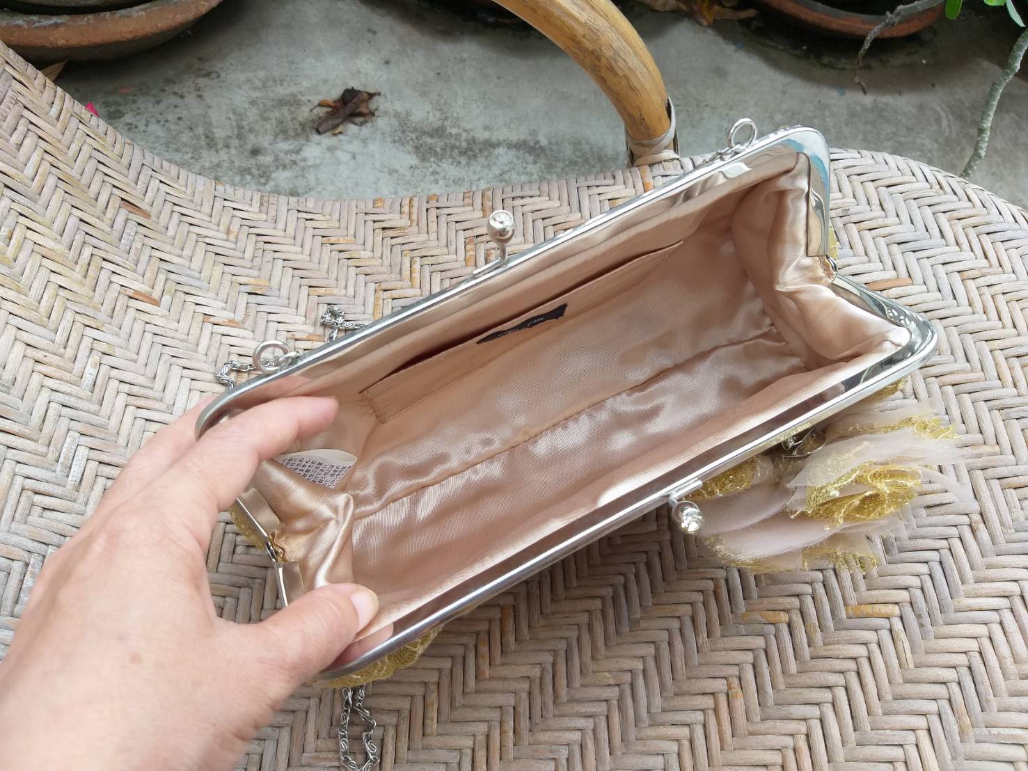 กระเป๋าออกงาน ผ้าสีทองบุผ้าลูกไม้ สวยหรูสุดๆ (ของใหม่)