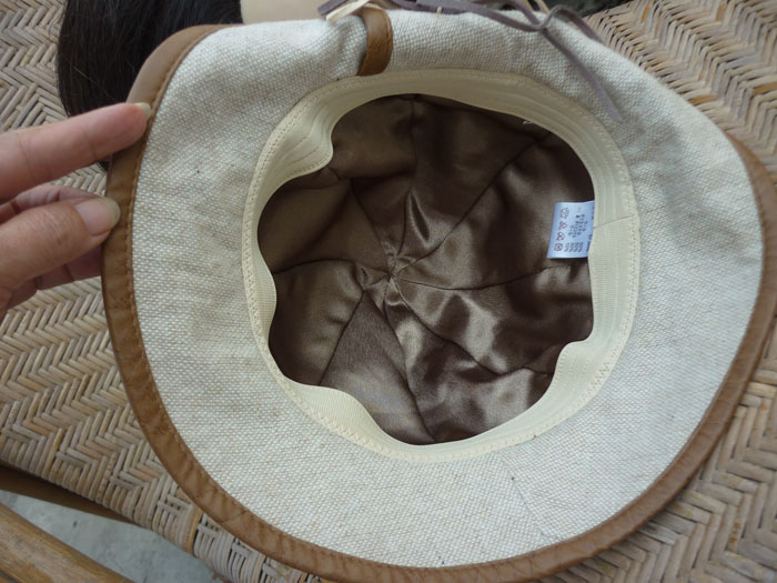 หมวกปีกกว้างพับข้างสุดเก๋ สวยมาก