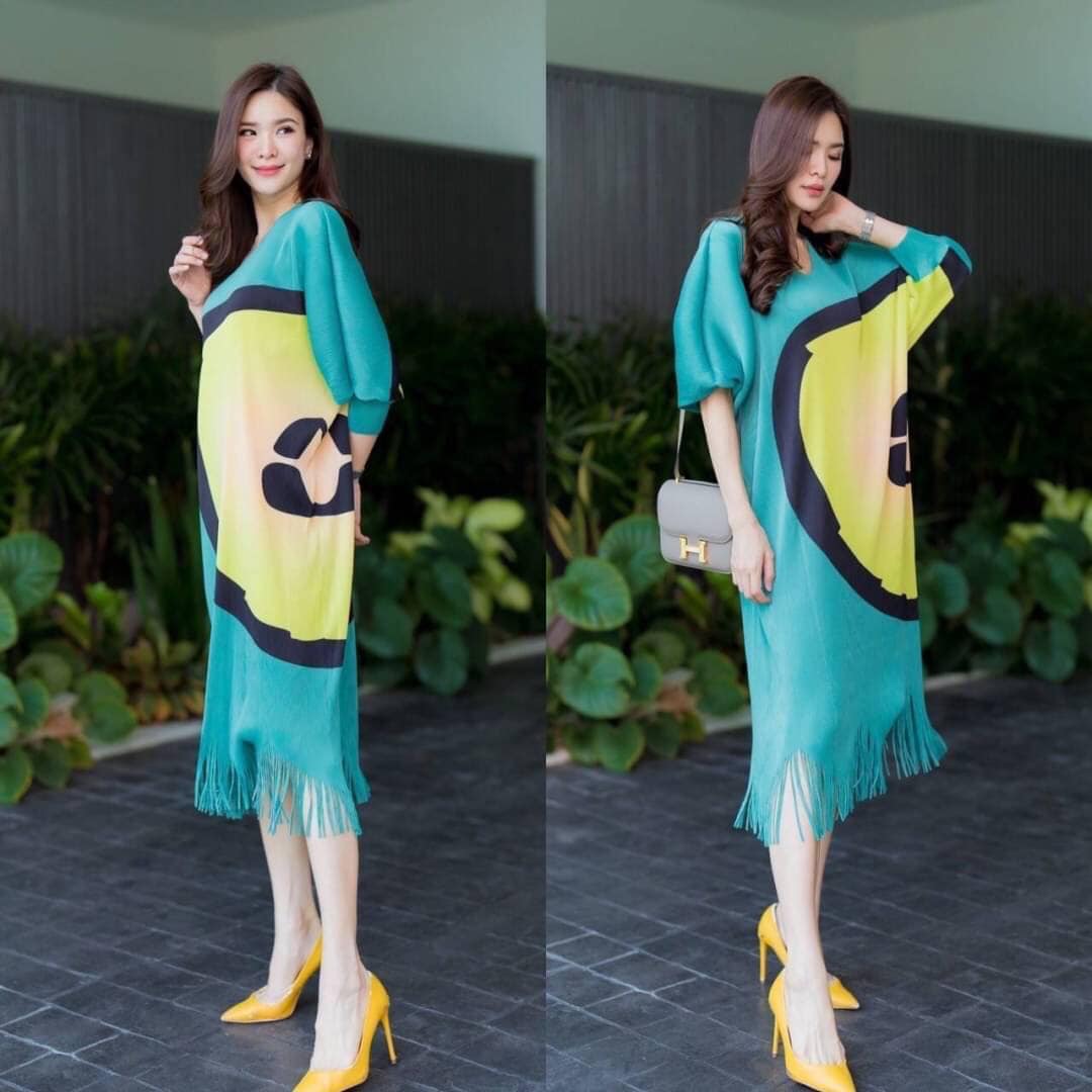 เดรสพลีทแบบงาน Brand งานเกาหลีแท้ 🇰🇷 สวยปังญ่า 👍🏻 ตัวชุด เป็นทรงคอยู 👍🏻 สินค้าคุณภาพ (พร้อมส่ง)