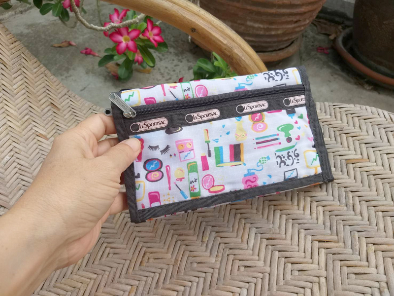 กระเป๋าสตางค์ห้อยคอได้ LESPORTSAC /ของใหม่/