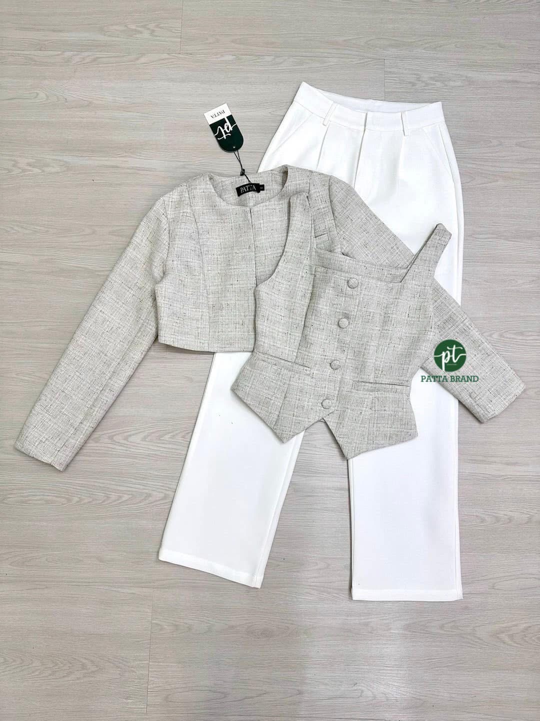 Set3ชิ้น เสื้อคลุมแขนยาวตัวสั้น ไม่มีกระดุมผ้าทอเส้นเล็กสีเทา และมาพร้อมเสื้อแขนกุดทรงกั๊กตัวในมีกระดุมหน้า ผ้าเดียวกันกับเสื้อคลุมใส่แม๊ทช์คู่กันลงตัวมากๆ และมาคู่กางเกงขายาวสีขาว ทรงกระบอกทรงสวย ใส่สบาย : สินค้าคุณภาพ (พร้อมส่ง)