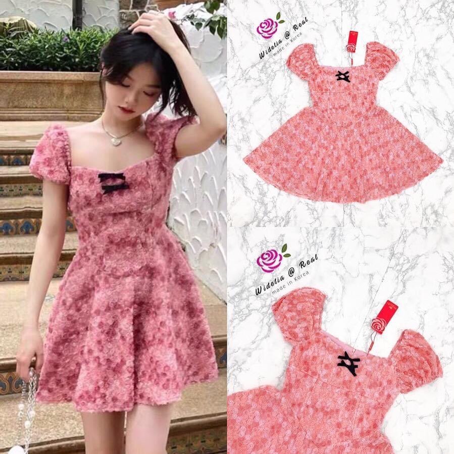 มินิเดรสแขนพอง คอเหลี่ยมแสนสวย รุ่นนี้น่ารักมากแม่ เนื้อผ้าดอกไม้ป๊อปอัพอย่างดี ช่วงอกแต่ง โบว์ดำ ช่วงกระโปรงทรงบานๆดูน่ารักไปอีก รุ่นนี้งานสวย ทรงเป๊ะ สินค้าคุณภาพ (พร้อมส่ง)