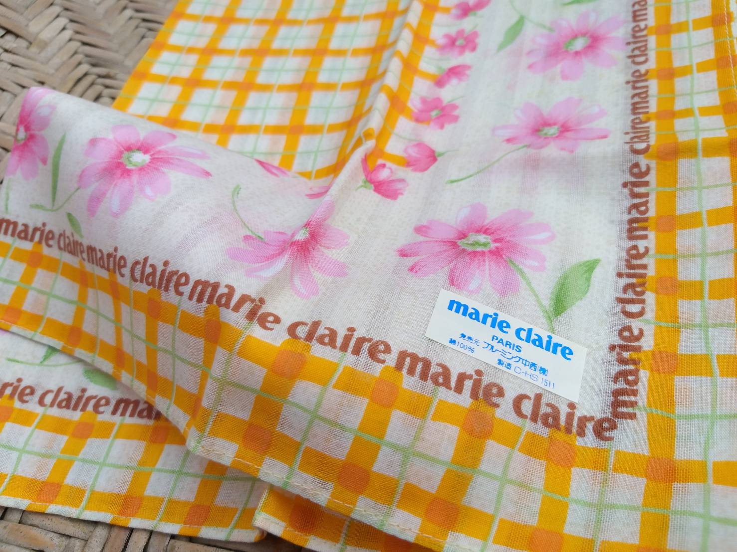 ผ้าเช็ดหน้า marie claire