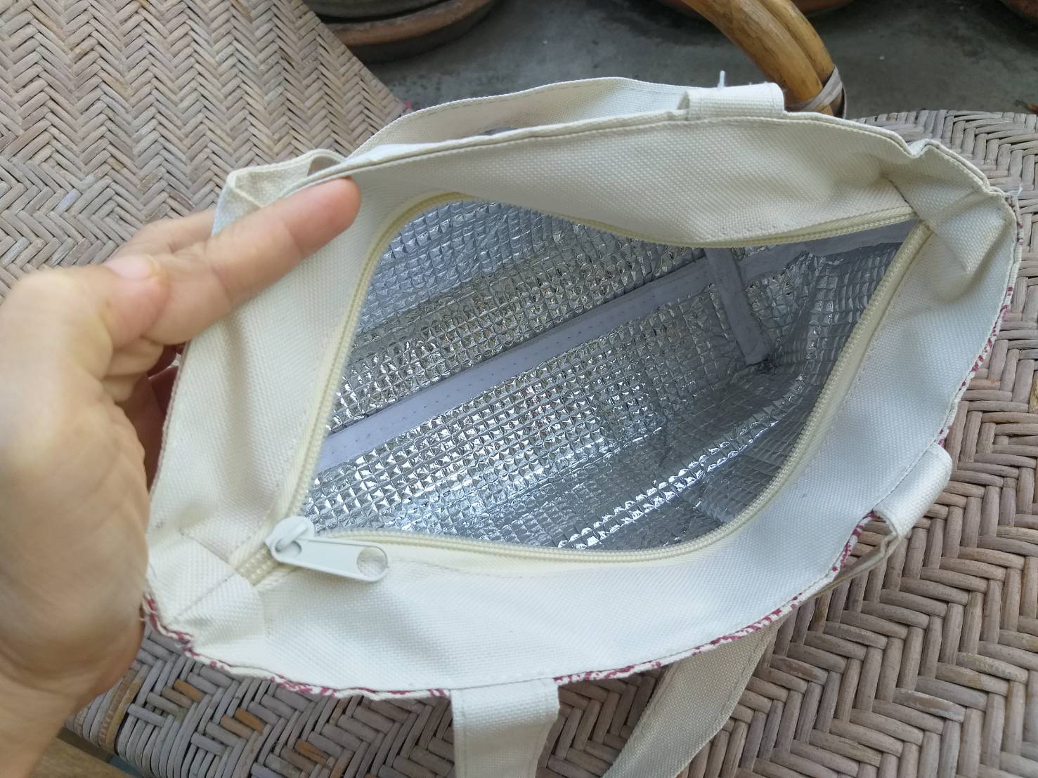 กระเป๋าเก็บร้อนเย็น ปากกระเป๋ารูดซิบ (ของใหม่)