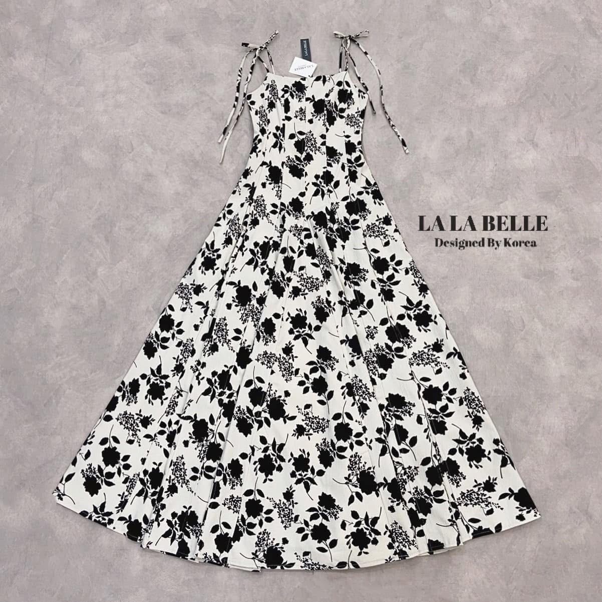 แม็กซี่เดรสสายเดี่ยวสวยตะโกนมากค่ะเนื้อผ้าทอลายไม้พิมพ์ลายดอกกุหลาบกำมะหยี่เนื้อผ้าดีมีน้ำหนักทรงสายเดึ่ยวผูกโบว์บ่าเย็บเก็บทรงมีซับในอัดกาวงานคุณภาพ ใส่สบาย : สินค้าคุณภาพ (พร้อมส่ง)