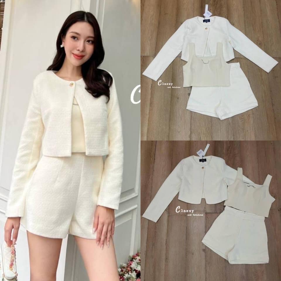 เซต 3 ชิ้น เสื้อครอปแขนกุดตัวใน ดีเทลแต่งอะไหล่โซ่เล็ก ๆ +เสื้อคลุมตัวนอกงานผ้าทวิตรุ่นใหม่ มีซับในอย่างดีทั้งตัว +กางเกงขาสั้นเอวสูง: สินค้าคุณภาพ (พร้อมส่ง)