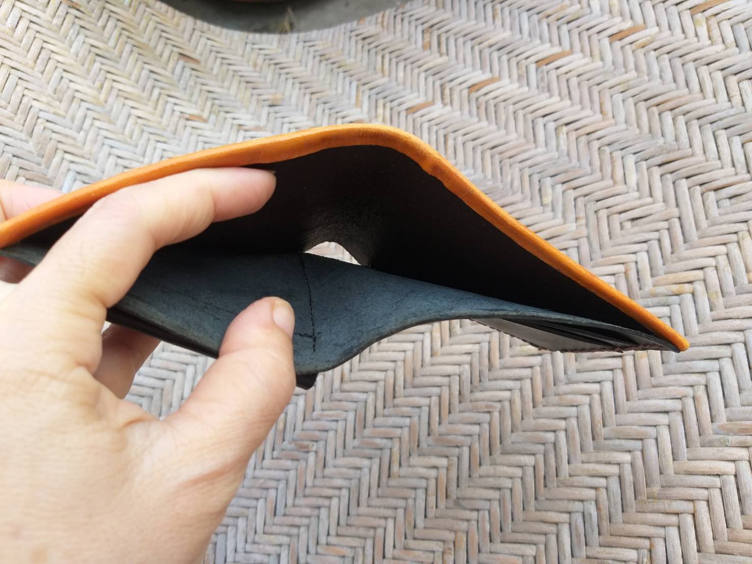 กระเป๋าสตางค์หนังแท้ปั๊มลาย สวยมาก (ของใหม่)