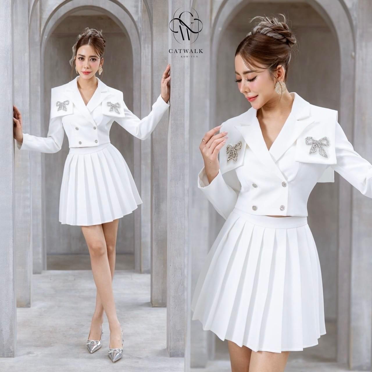 เซตเสื้อครอปสูทแต่งโบว์เพชร+กระโปรง จีบรอบ เนื้อผ้าเกรดเอ ใส่สบาย สินค้าคุณภาพ (พร้อมส่ง)