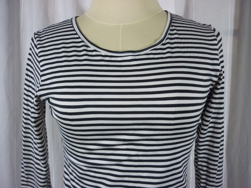 เสื้อฮีทเทคหญิง ลายขาวดำ Uniqlo heattech Sz M