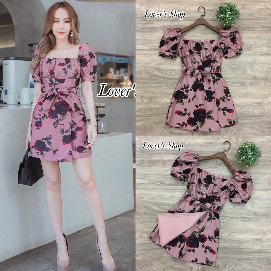 จั้มสูทกางเกงกระโปรง สวยน่ารัก ทรงแขนตุ๊กตา อกจับย่น เนื้อผ้าหนาอัด ผ้ากาวอย่างดี พิมพ์ลายดอกไม้ งานซิบหลัง มีซับในอย่างดี. สินค้าคุณภาพ (พร้อมส่ง).