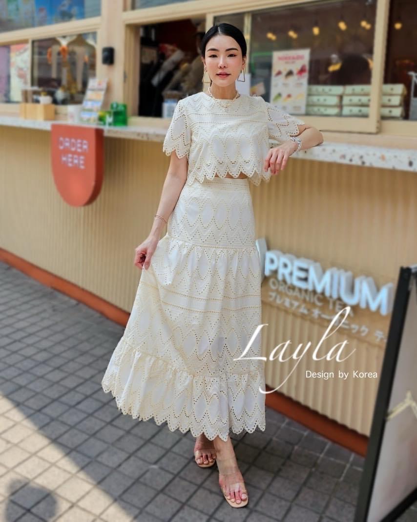 ชุดเซตผ้าปักฉลุลายเก๋ ตัวเสื้อเป็นทรงครอปชาย เชิงหยักมีซิปด้านหลัง แมทกับกระโปรงเอวสูง ใส่สบาย : สินค้าคุณภาพ (พร้อมส่ง)