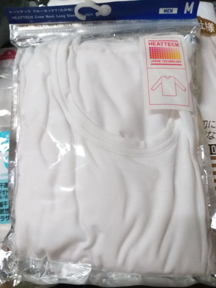 เสื้อฮีทเทคชาย คอกลมสีขาว Uniqlo heattech Sz M (ของใหม่)