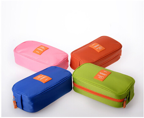 กระเป๋าใส่อุปกรณ์อิเล็กทรอนิกส์ กระเป๋าไอที หรือปรับเป็นใส่เครื่องสำอางก็ได้ ผลิตจากไนล่อนกันน้ำคุณภาพดีมี 4 สีให้เลือก