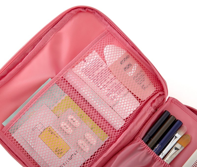 กระเป๋าอเนกประสงค์พกพาสะดวก สำหรับใส่อุปกรณ์เครื่องสำอาง อุปกรณ์ห้องน้ำ หรือสิ่งของจำเป็นอื่นเพื่อการเดินทาง ทำจากไนล่อนกันน้ำคุณภาพดี