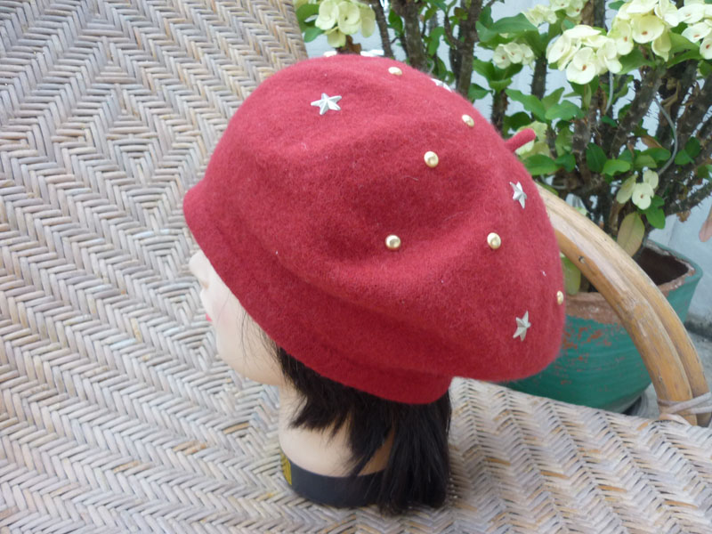หมวกเบเร่ย์ 100%wool สีแดงไวน์ สวยมาก /ของใหม่/