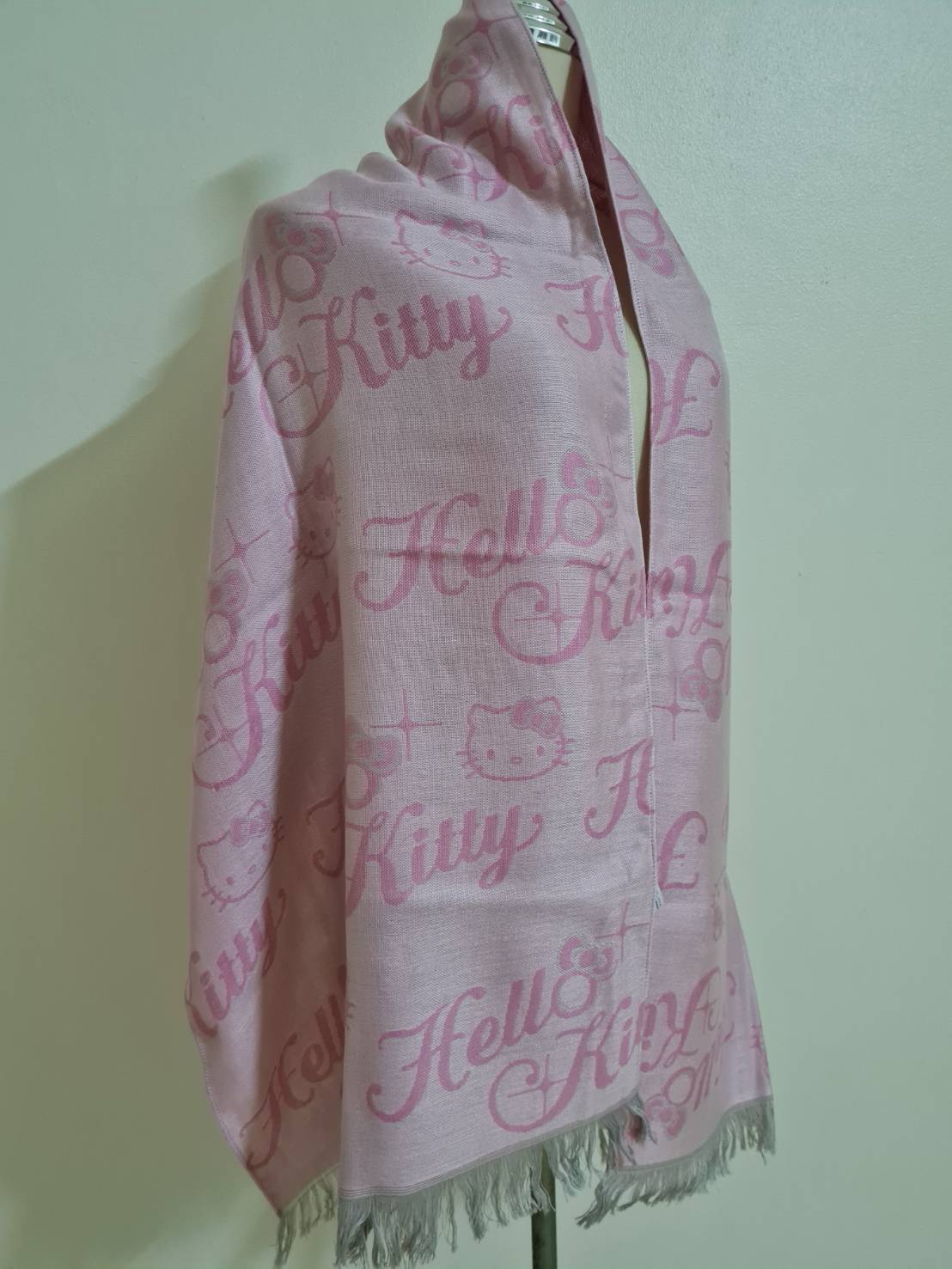ผ้าคลุมไหล่ Hello Kitty ลิขสิทธิ์แท้ (ของใหม่)