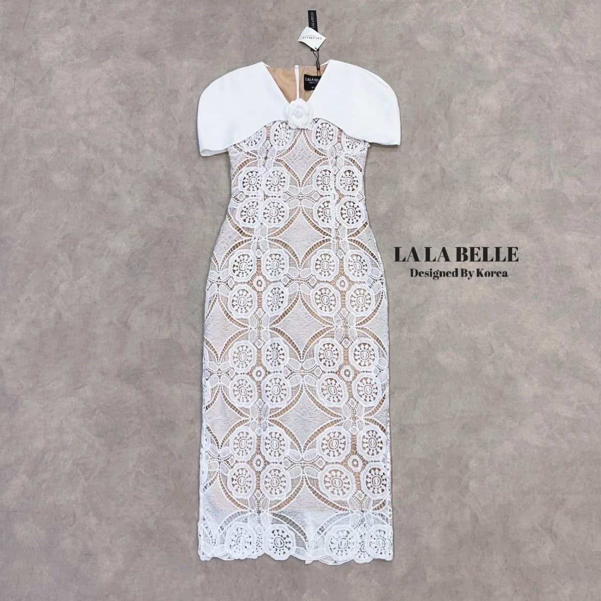 เดรสลูกไม้คลุมไหล่ช่วงคลุมไหล่เป็นผ้าสูทอัดกาวผ่าหลังยกแขนสะดวกแต่งดอกคามีเรียช่วงอกตัวชุดทรงสอบเข้ารูปเข้าทรงผ่าหลังมีซับใน ใส่สบาย : สินค้าคุณภาพ (พร้อมส่ง)