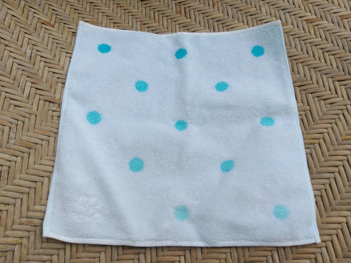 ผ้าขนหนูเช็ดหน้า Courrèges ผ้าเนื้อกำมะหยี่