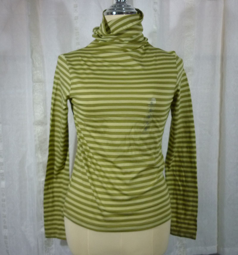 เสื้อแขนยาวคอเต่า Uniqlo มี 3 สี (ของใหม่)