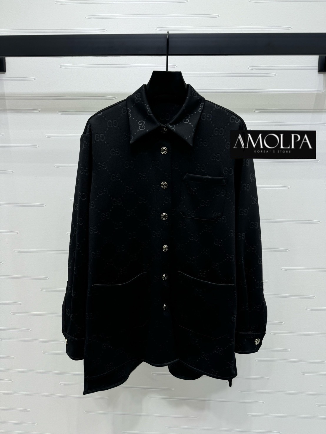 เสื้อเชิ้ต GG 3D งาน hiend ปั้มลาย GG ผ้าอย่างดี งานสวยยม๊ากก ลายใหม่ งานน่ารักมาก ผ้าใส่สบายมากกกก ห้ามพลาด ใส่สบายสุดๆ ใส่สบาย : สินค้าคุณภาพ (พร้อมส่ง)